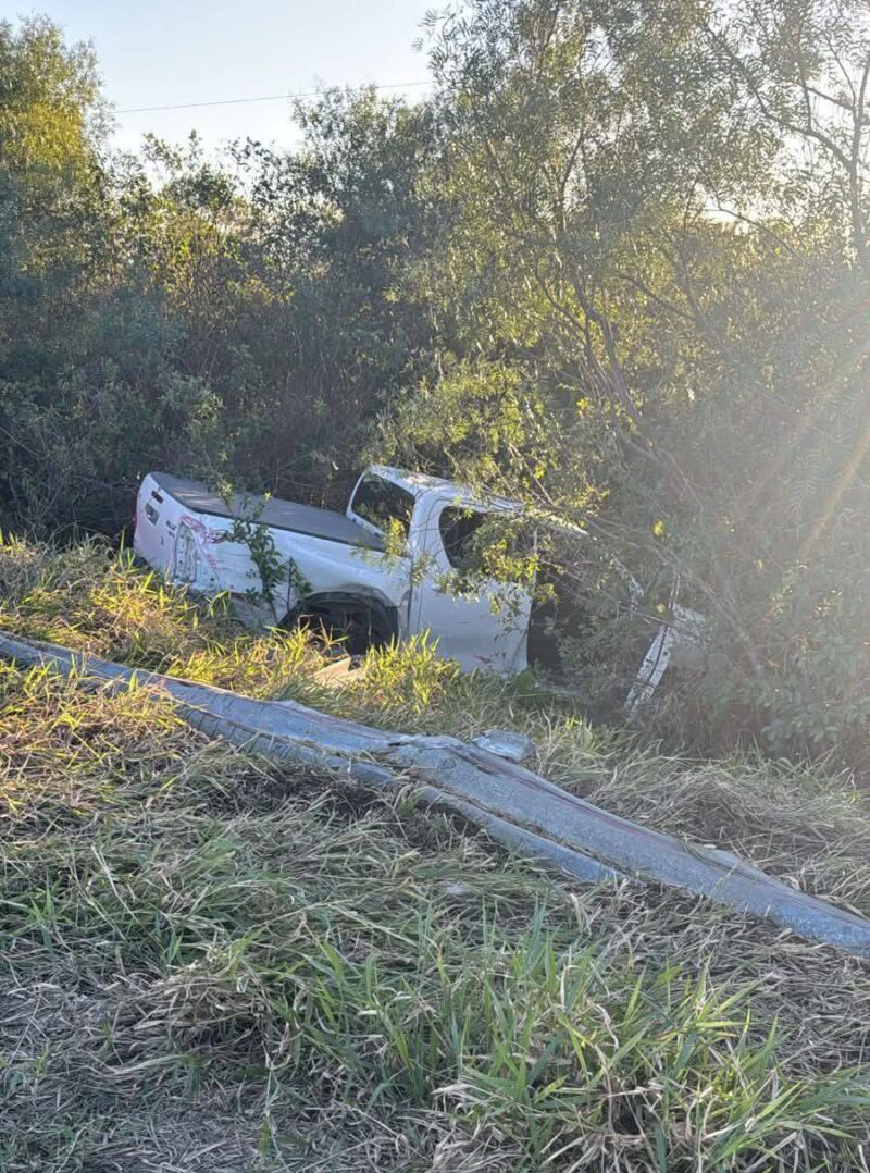 Choque, despiste y vuelco de un camión y una camioneta en ruta 14