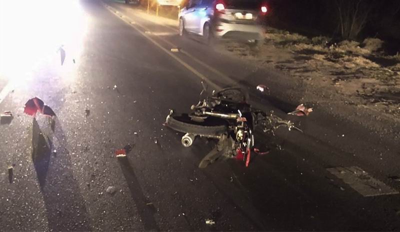 Joven perdió el control de su moto, despistó, cayó al asfalto y falleció