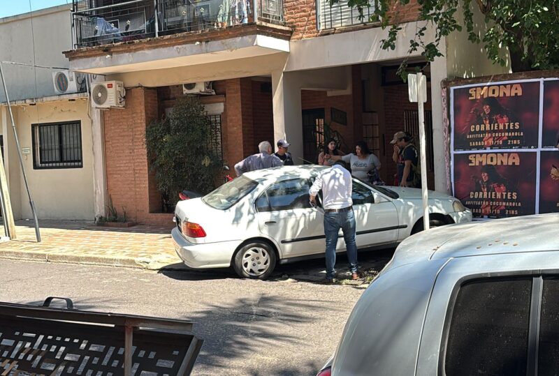 Grave choque en pleno centro: una motociclista resultó con lesiones serias