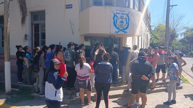 Detención y protesta vecinal tras una presunta violación a un joven