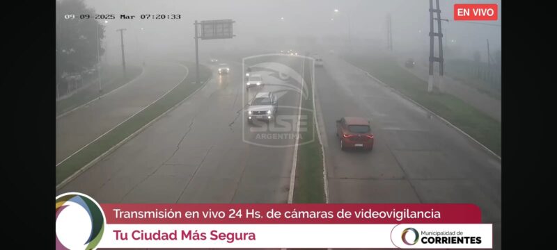 Corrientes amaneció cubierta de una densa niebla: imágenes del puente y la ciudad