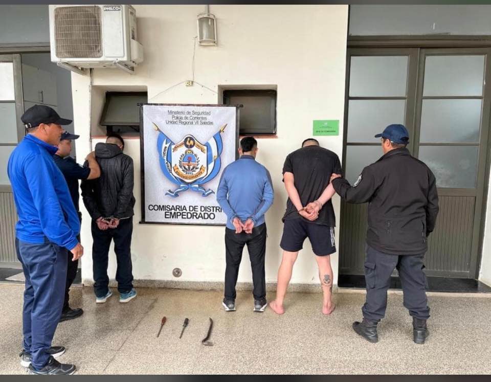 Policía de franco frustró un asalto y detuvieron a tres personas