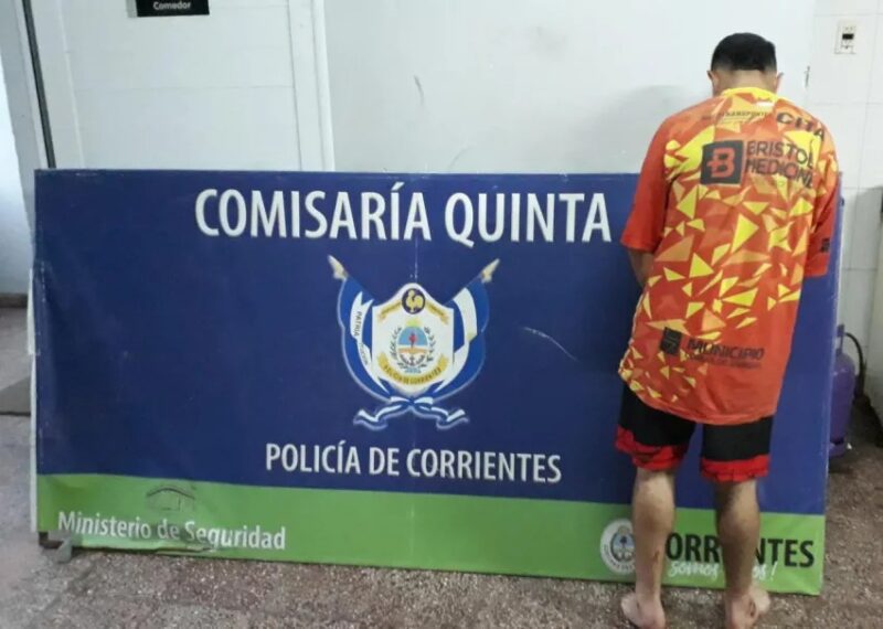 Robó un celular, chocó contra un auto y terminó preso