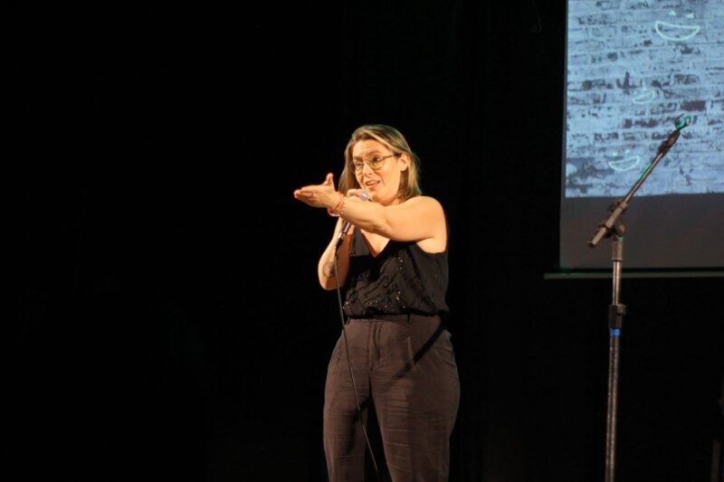 De la crisis al escenario del humor: el stand up, un acto de liberación