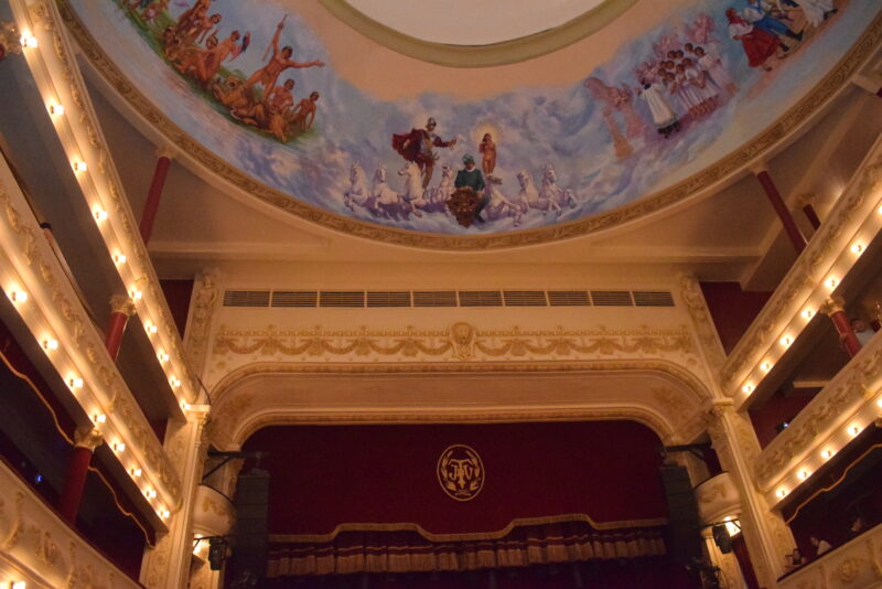 Teatro Vera: se realizan visitas guiadas y gratuitas para conocer su magia y secreto