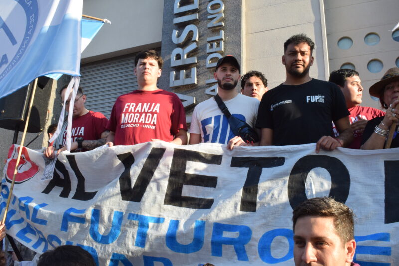 Masiva marcha universitaria en Corrientes