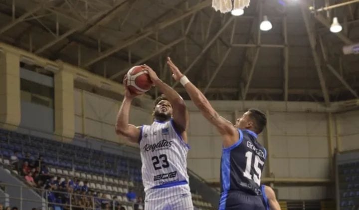 Regatas Corrientes y un comienzo ideal