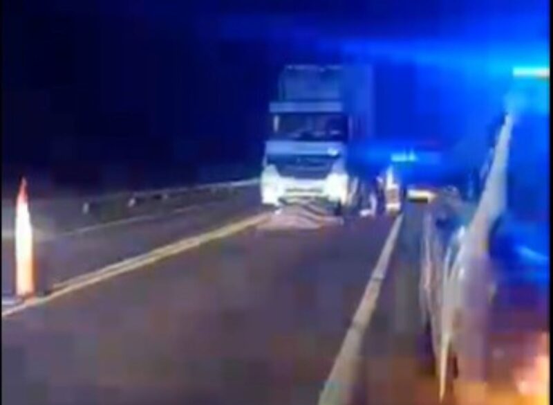 Un motociclista murió tras chocar con un camión en la ruta 123