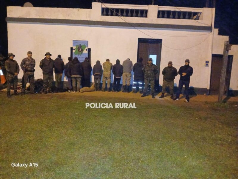 Villa Olivari: la policía detuvo a un cuatrero que llevaba una vaca faenada