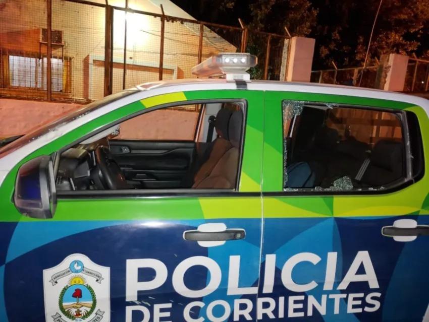 Atacaron a policías mientras detenían a delincuente