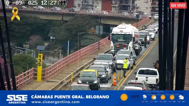 Precaución en el puente Corrientes-Chaco: un camión detenido causa demoras en el tránsito