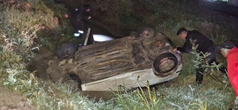 Volcó un automóvil en la autopista de Corrientes