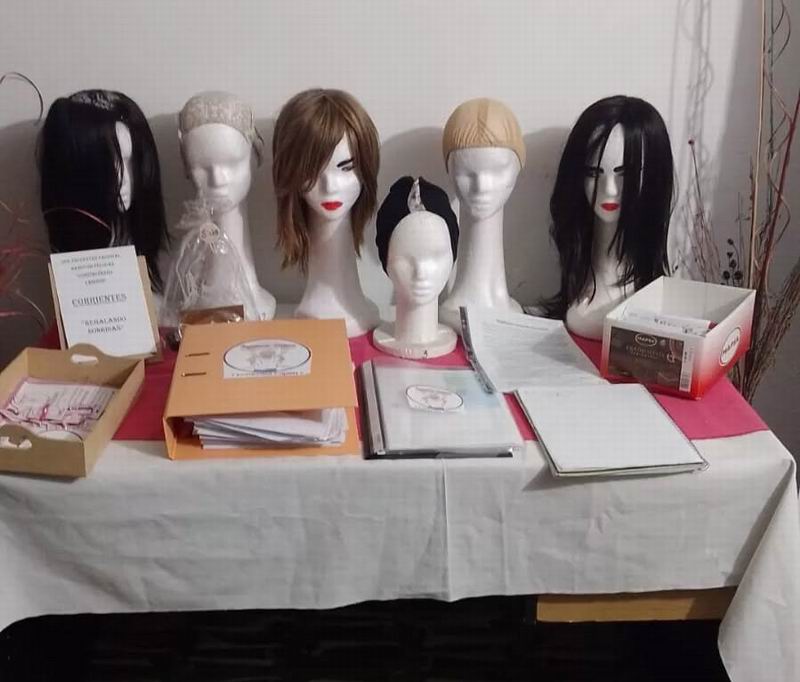 Manos correntinas: elaboran pelucas gratuitas para personas con cáncer