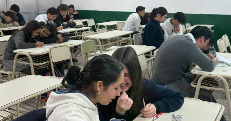 Prohibieron el celular en un colegio