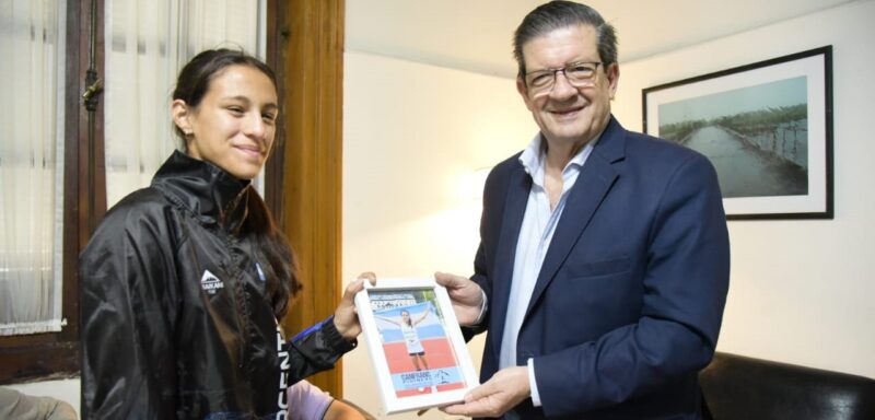 Braillard Poccard recibió a la destacada atleta goyana, Brenda Insaurralde