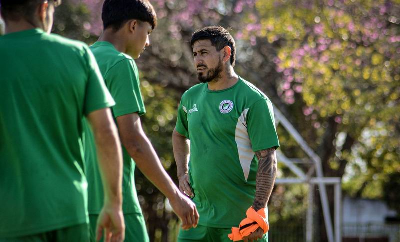 Mandiyú suma a dos jugadores de Sarmiento