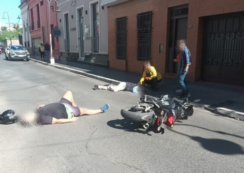 Funcionario provincial fue atropellado por una moto en pleno centro