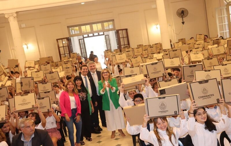 Se realizó la entrega de tablets para alumnos de escuelas primarias