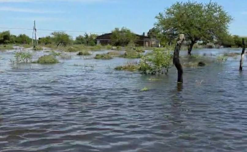 Preocupa el desborde de arroyos y lagunas en San Luis del Palmar: hay familias evacuadas