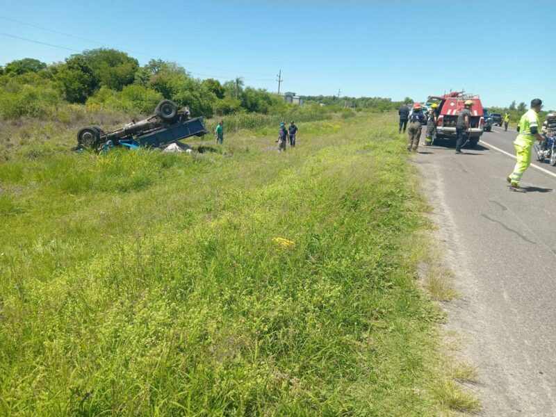 Impactante triple choque y vuelco sobre la Ruta 12