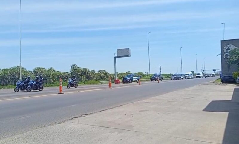 Milei cruzó el puente