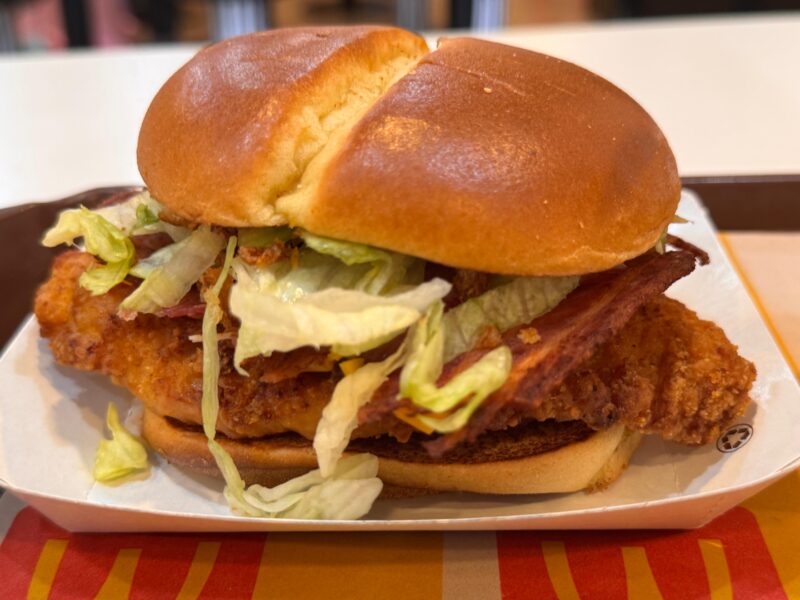 Así se presentó la nueva McCrispy Chicken Legend de McDonalds’s en Corrientes