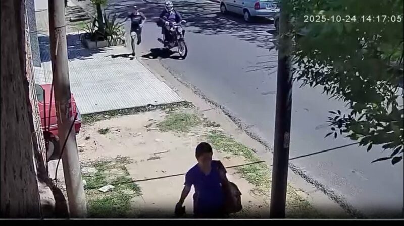 Brutal robo en el Yapeyú: atraparon a los supuestos motochorros que arrastraron a una joven