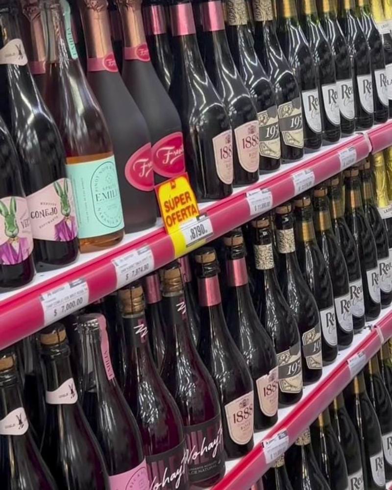 Las góndolas correntinas ya se colmaron de productos navideños