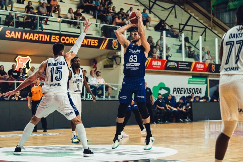 Regatas lo pasó por arriba a Argentino de Junín