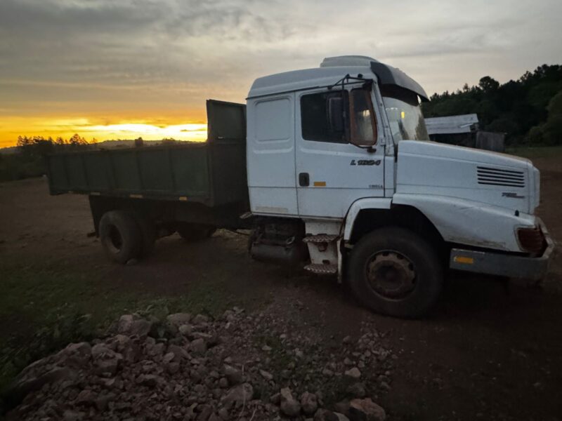 Correntino murió aplastado por su propio camión en una ruta de Misiones