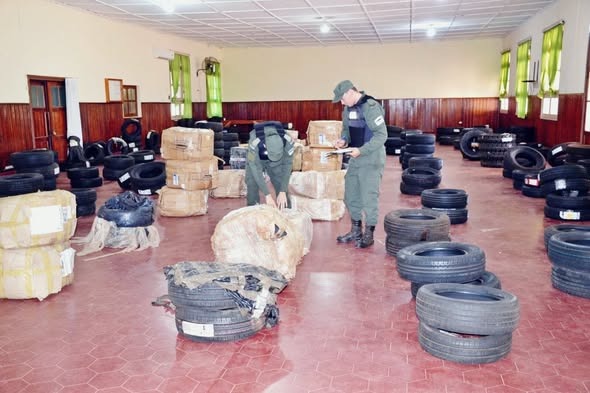 Gendarmería incautó 273 neumáticos de contrabando en un operativo sobre la Ruta 14
