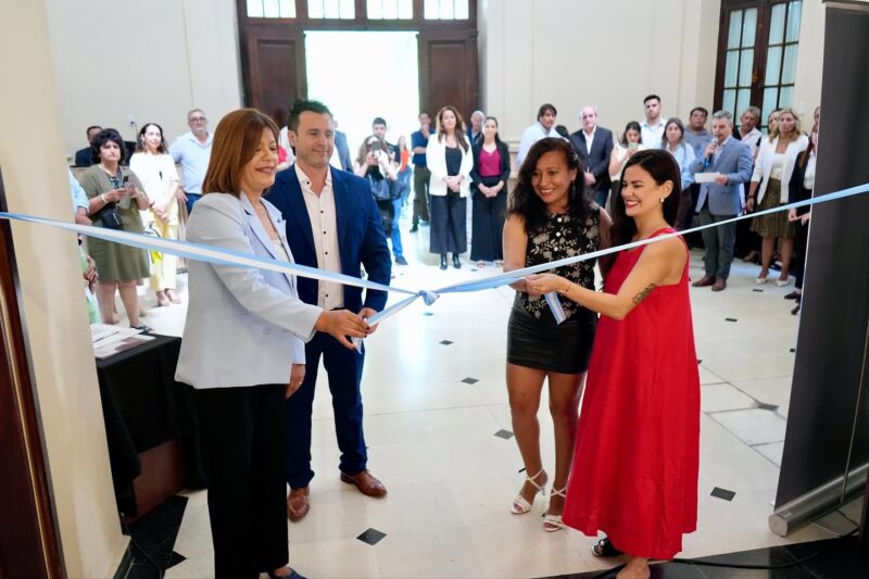 Diputados presentó una muestra dedicada a mujeres históricas