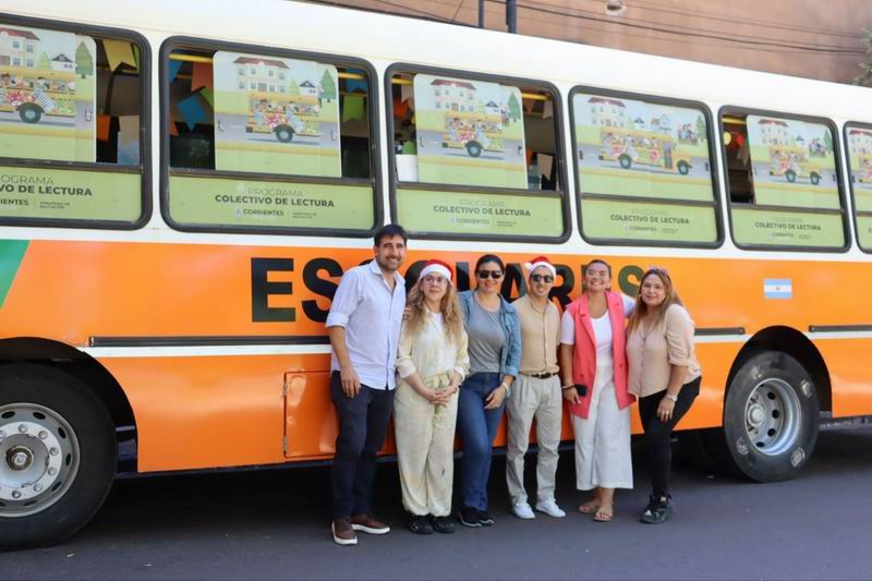 Lectura sobre ruedas: un colectivo generó un ambiente alfabetizador