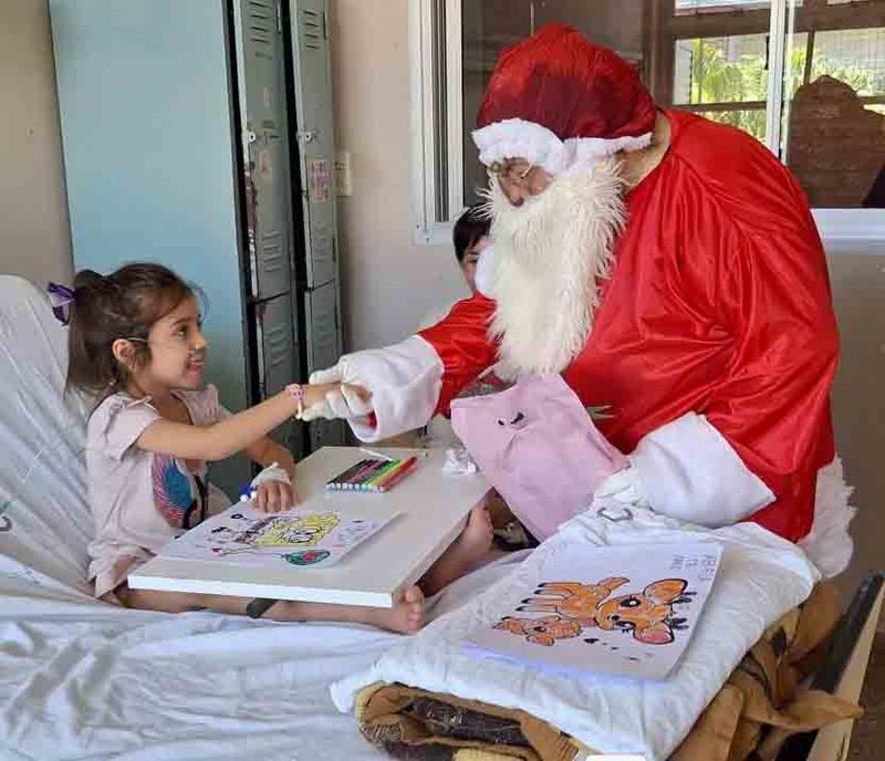 «Mamá» Noel llevará regalos, sonrisas y esperanzas a niños del pediátrico