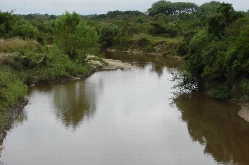 Hallaron el cuerpo de un joven que fue por una pelota y se ahogó
