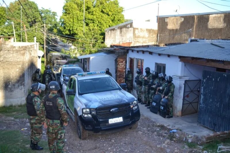 Capital: múltiples allanamientos por arrebatos y robo de motocicletas