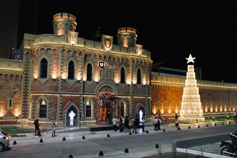 El espíritu navideño llegó a La Unidad: imágenes de la lujosa decoración