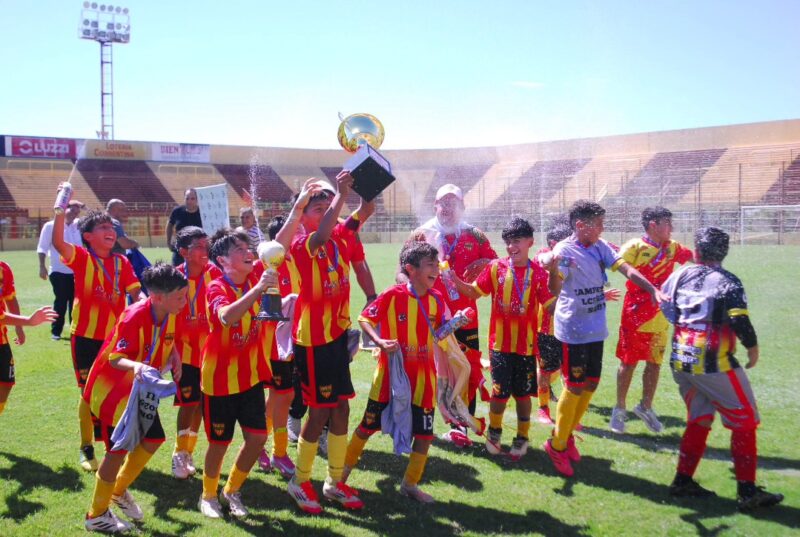 Los chicos «aurirrojos» campeones en Sub 11