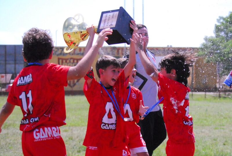 Los Cambacitos pegaron el grito de campeón en Sub-9