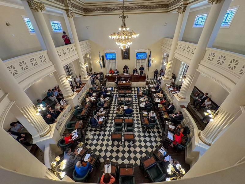 Diputados juran y eligen sus autoridades por un nuevo período