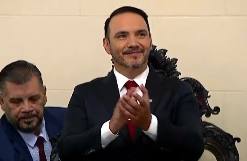 EN VIVO: Juan Pablo recibe los atributos de mando