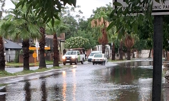 Navidad pasada por agua: anegamientos y alerta naranja en Corrientes por fuertes tormentas