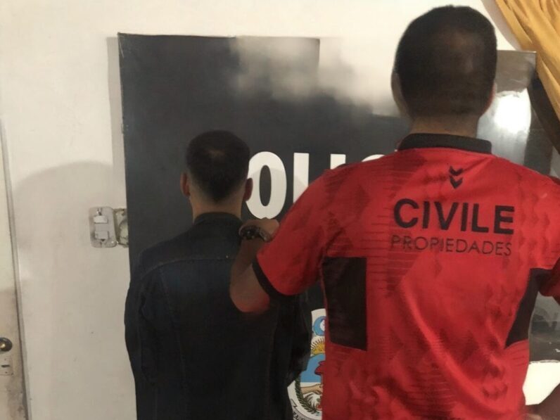 Intentó huir y agredió a la Policía