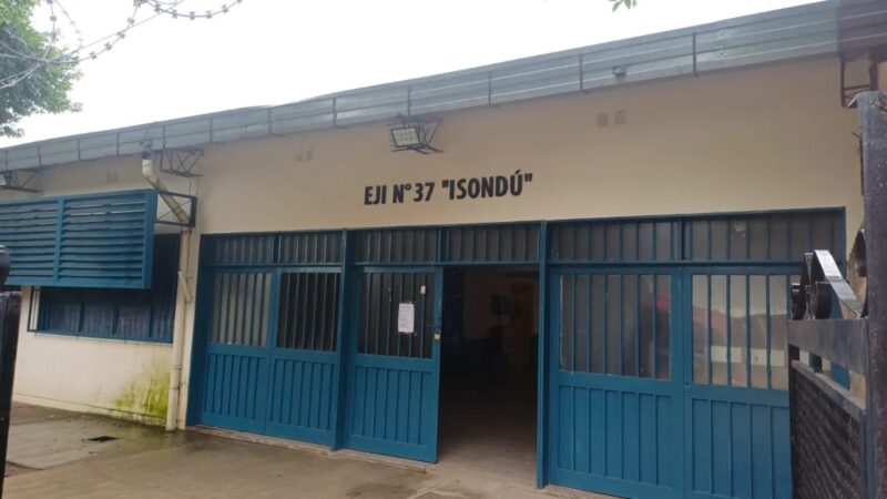 Robaron y destrozaron un jardín de infantes en Capital