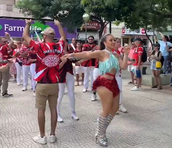 Ara Berá llevó la magia de la Navidad a la peatonal Junín