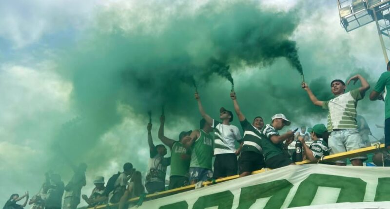 Banderazo de los hinchas para despedir a Mandiyú