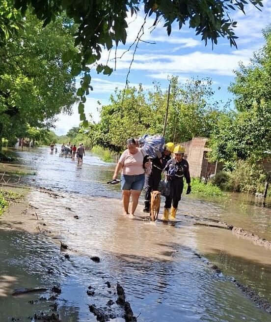 San Luis del Palmar: el desafío de volver a casa tras el pico de la inundación