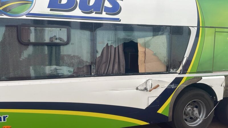 Vandálico ataque al colectivo de Mandiyú