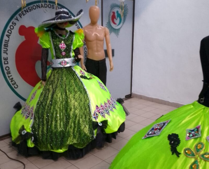 Las personas mayores florecen en el carnaval con Poty Jerá
