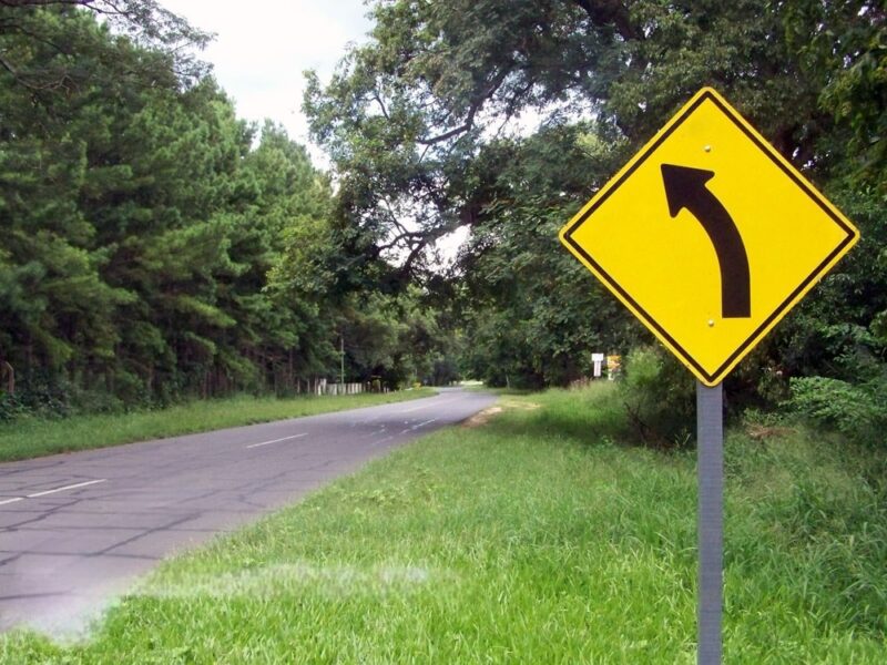 Tragedia en el acceso a Santa Ana: motociclista murió en un choque en la Ruta 43
